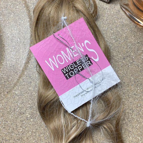 Wiglet Topper - Picture 7 of 7